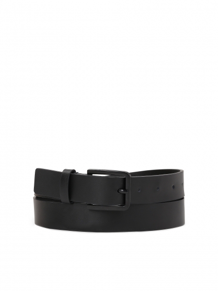 Cinturón de cuero minimalista de mujer con hebilla negra 