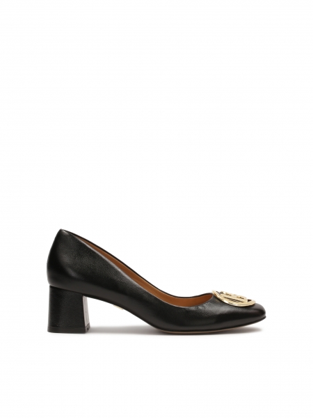 Black pumps with a medium heel SIELLA