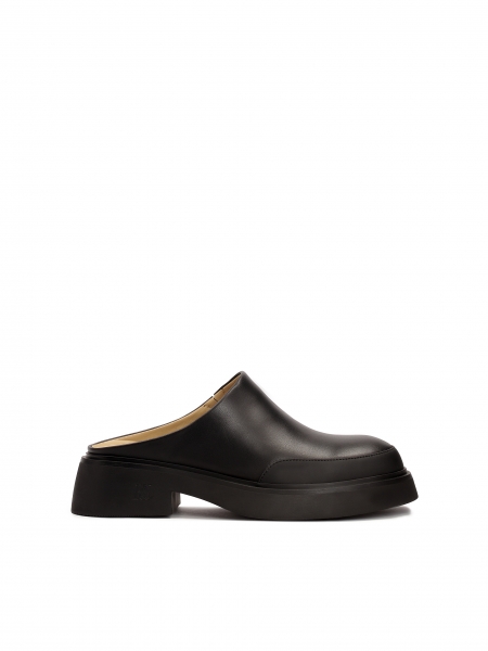 Leather clogs on a comfortable sole NOVA