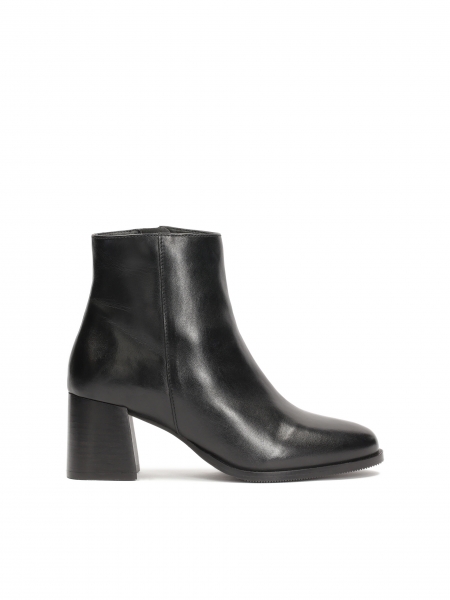 Zwarte laarzen met brede hak in minimalistische stijl KANEVILE