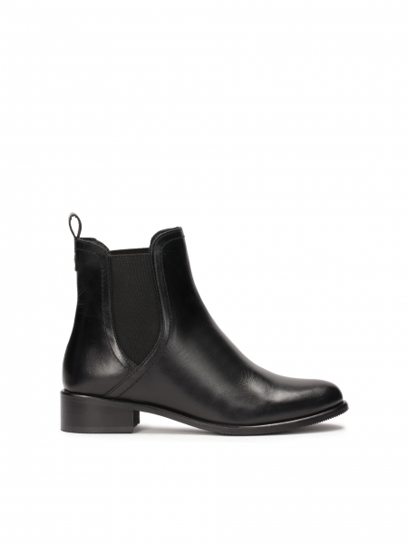 Black Chelsea boots decorated at the heel BLUFORD