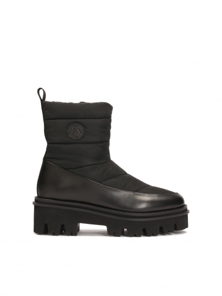 Black snow boots on trep sole  ASSA