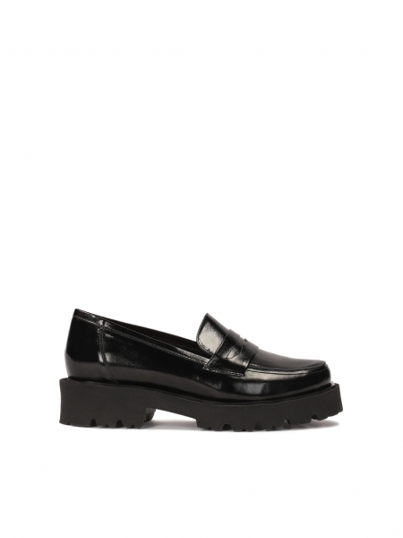 Casual slip-on flat shoes on a lightweight sole LYDIE