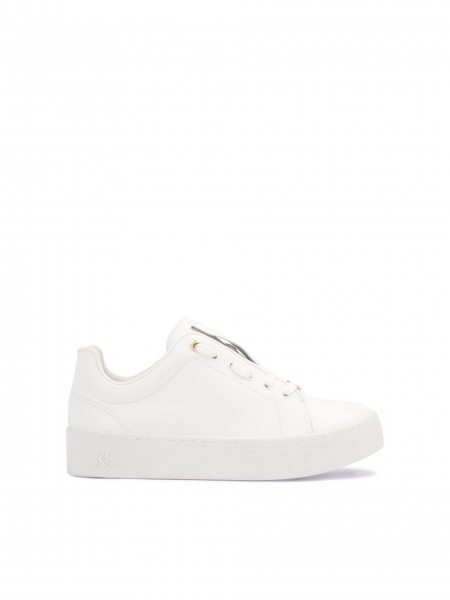 Witte minimalistische sneakers op een eenvoudige zool MALIA
