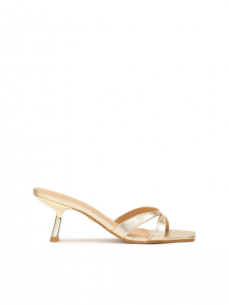 Gold flip-flops with low non-trivial heel CAREJA