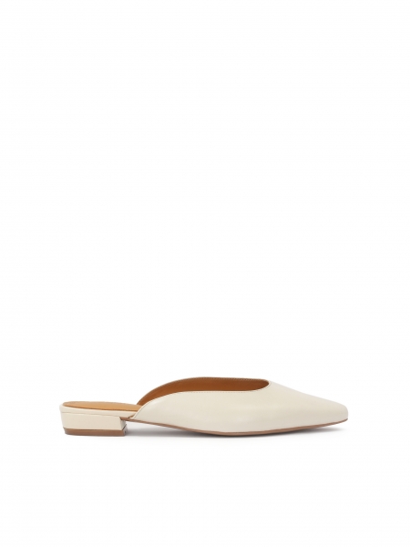 Flat flip-flops with a built-in extended nose piece ODETA