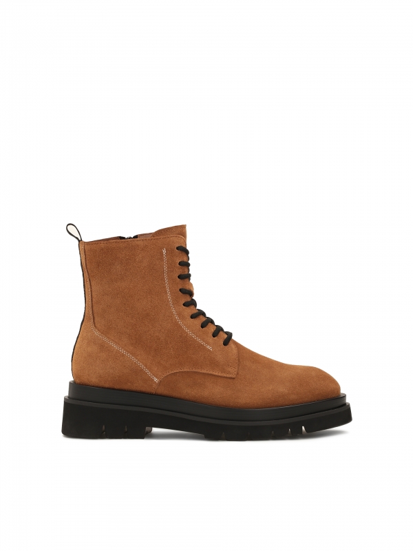 Men’s light brown suede boots on a black sole HANSEL