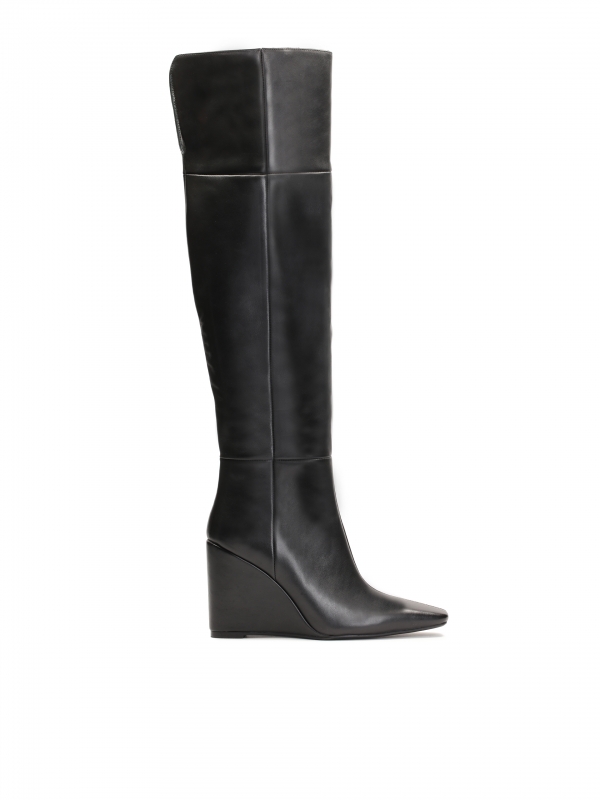 Leather black boots on a tall platform CINTHYA
