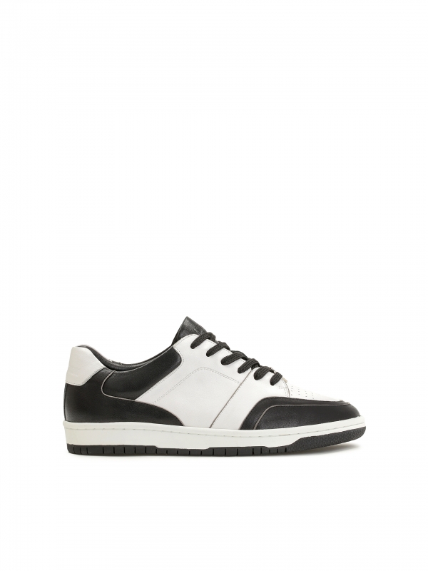 Black and white sneakers with a low upper LEE
